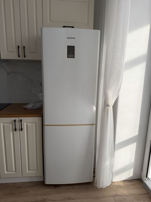 Холодильник Samsung