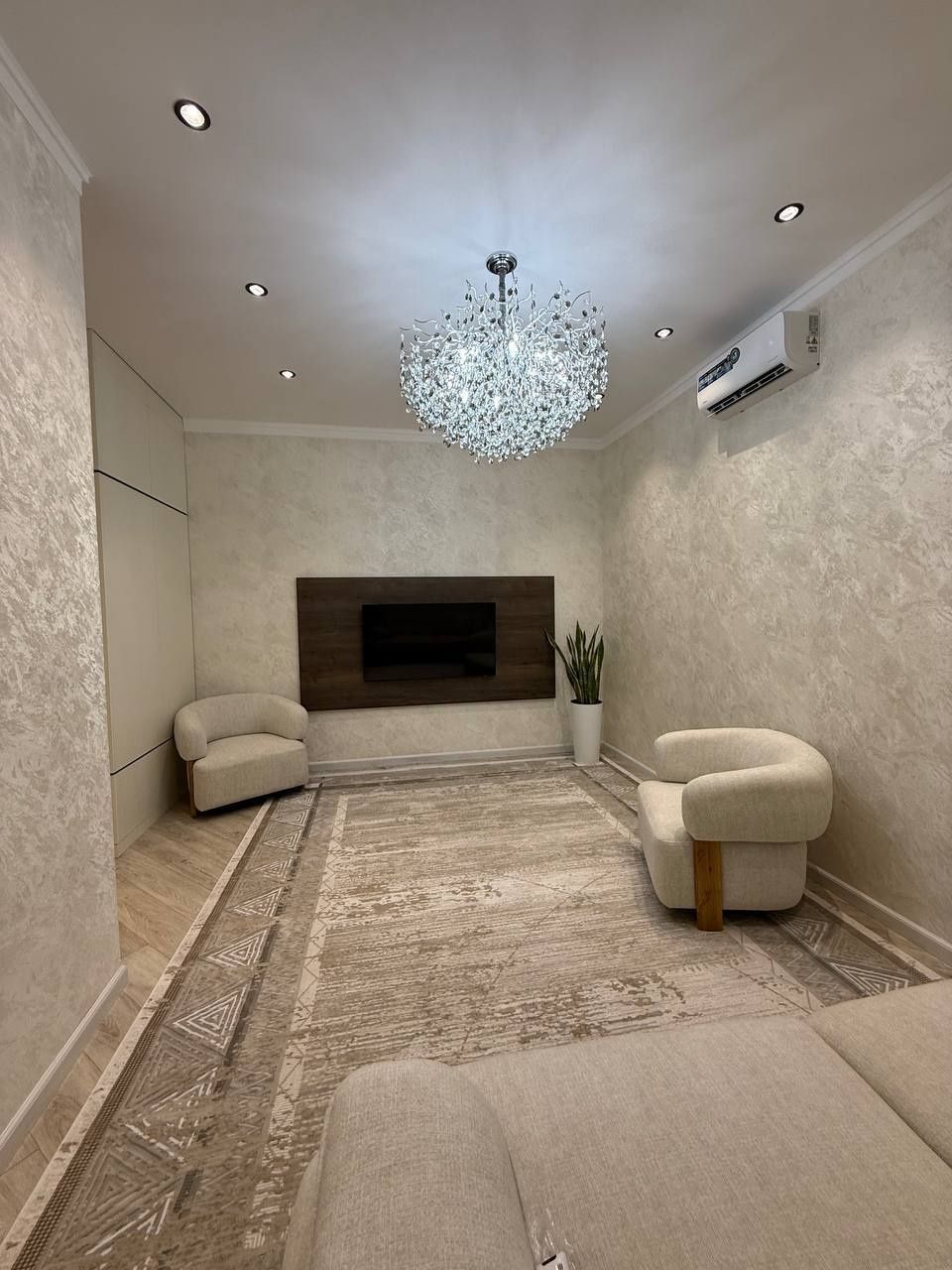 Продается 3х ком квартира, ЖК Мухташам, ор-р: мест. Финансов, 80 м²
