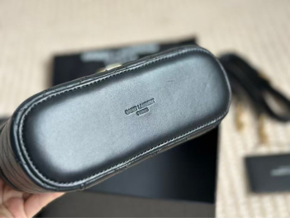 Дамска кожена чанта YSL