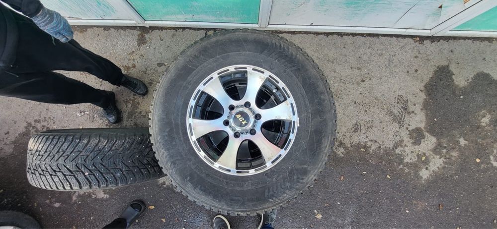 Шина с диском б/у