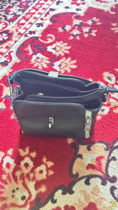 Стилна дамска чанта