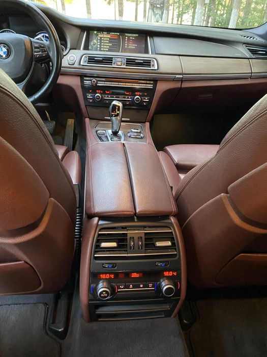 Bmw 750D 5butoane pachet M
