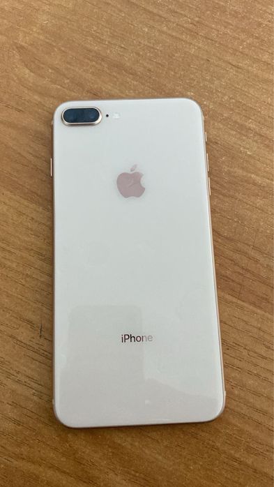 iPhone 8+ в идеальном состоянии