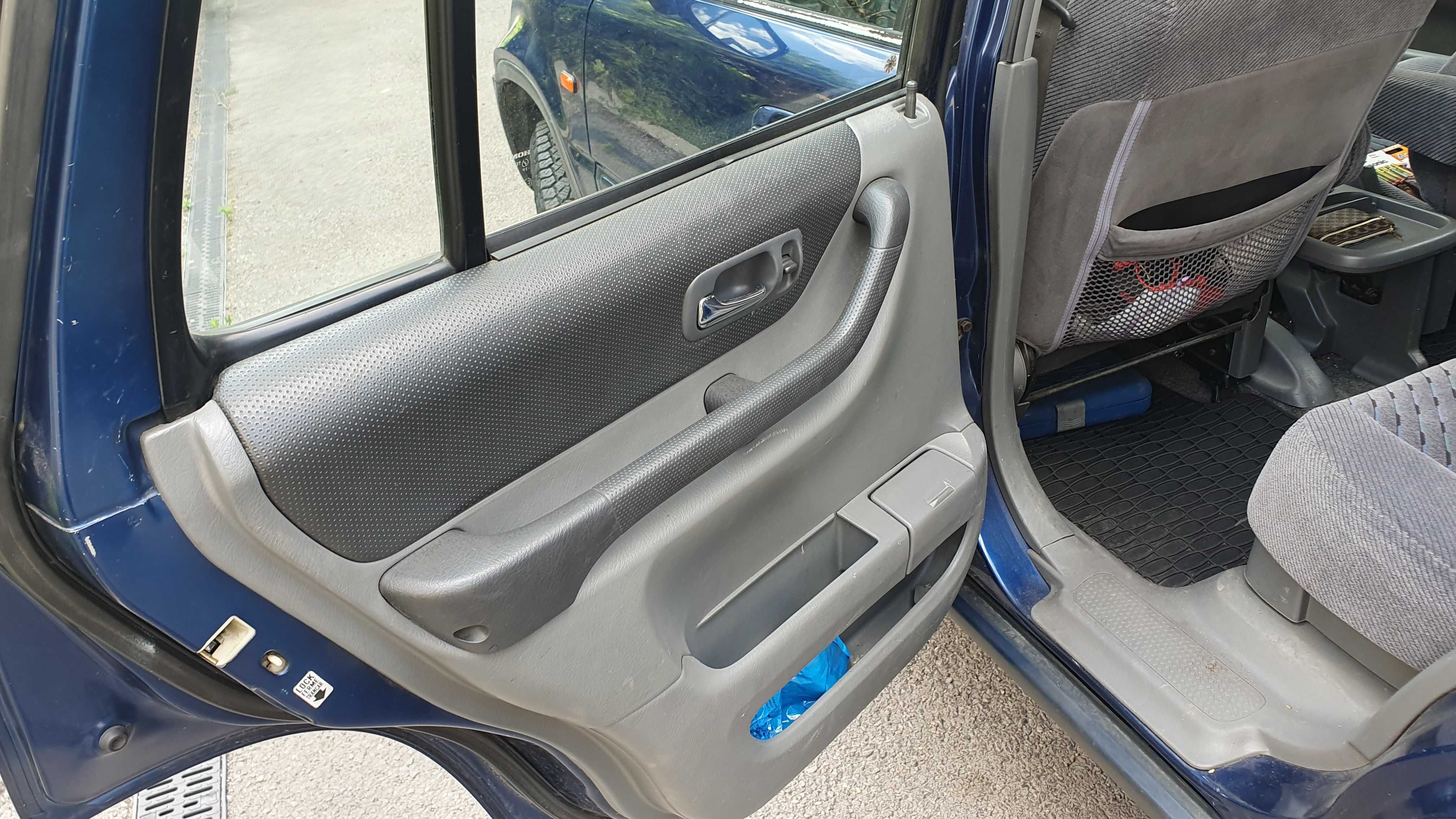 автомобил honda crv