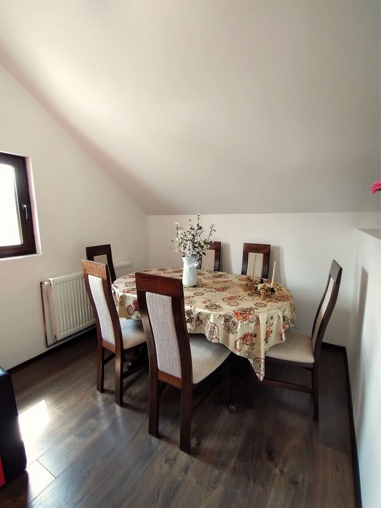 Apartament cu mansardă + 2 balcoane în vilă – gata de mutat