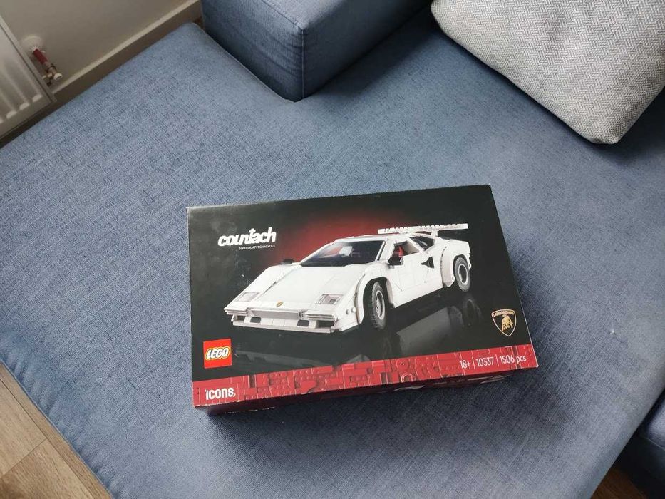 Lego 10337 Lamborghini Countach, Sigilat