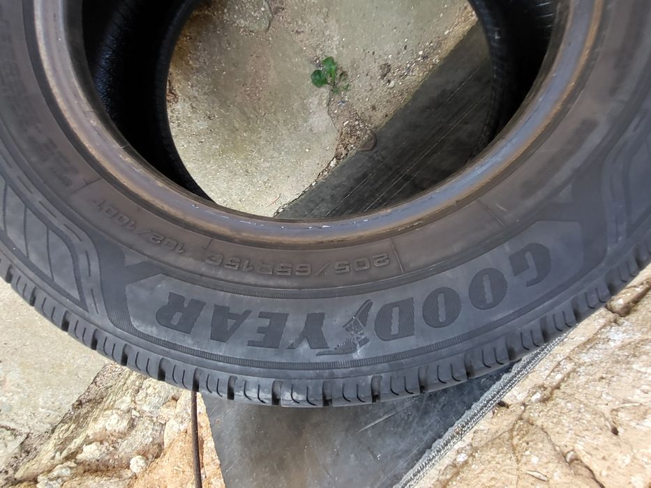 2бр 205/65/15С гудияр като нови 8 платови подсилени за бус