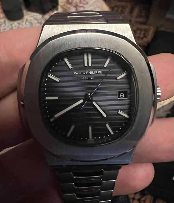 Супер елегантен часовник в отлично състояние.