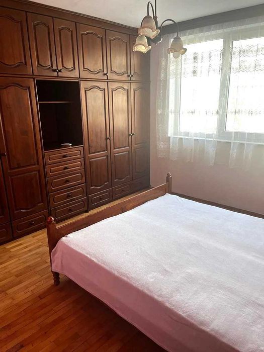 Дава се под наем Тристаен апартамент в Варна, Базар Левски - 80 кв.м за 510 € - Снимка #2