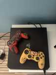 Продавам ps4 pro в много добро състояние