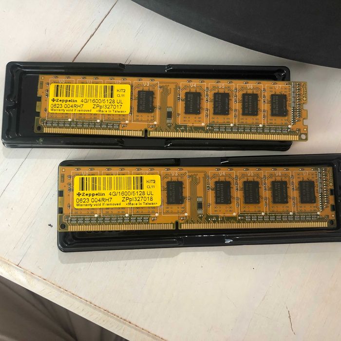 Kit memorie Zeppelin 4G DDR3-1600 CL11 (2×4 GB) stare excelentă