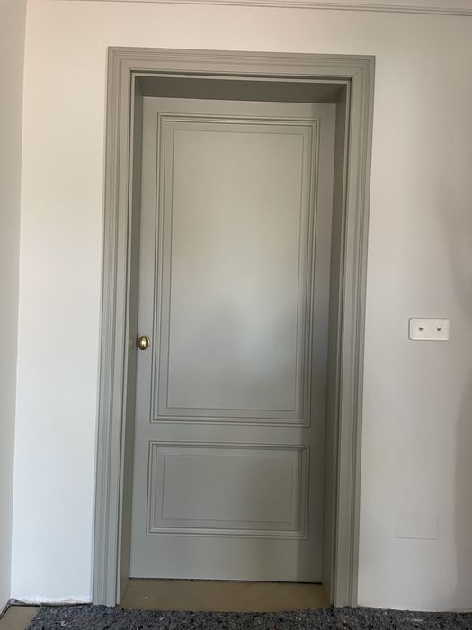 Usa interior lemn masiv