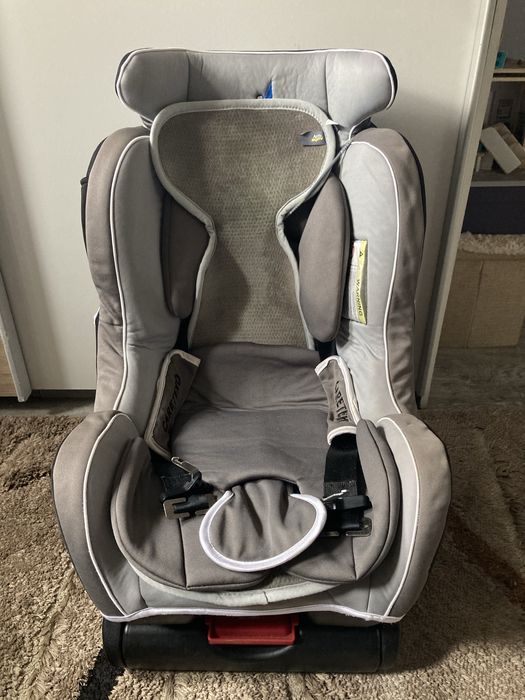 Scaun auto copii Caretero 9–36 kg – reglabil, curat, stare excelentă