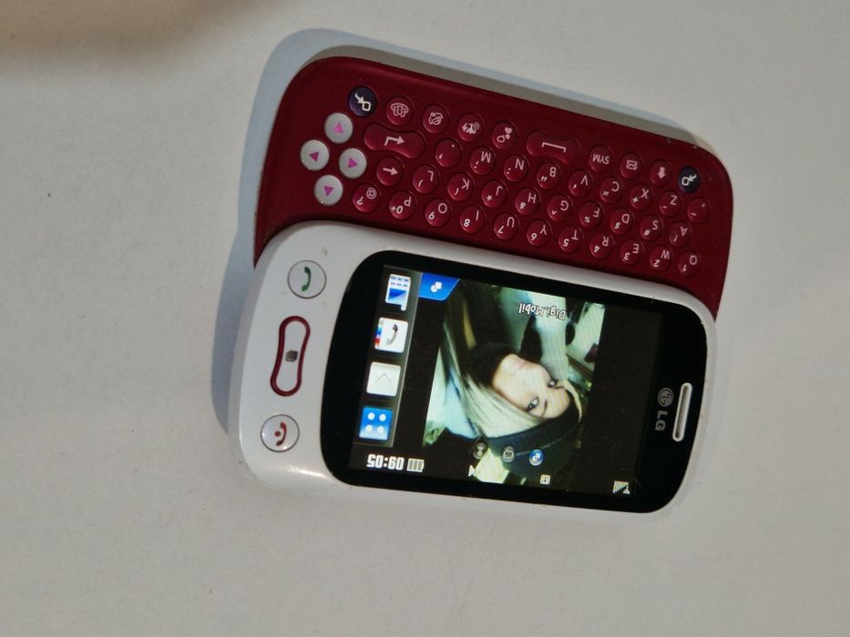 Telefon Lg cu tastatura laterala GT 350