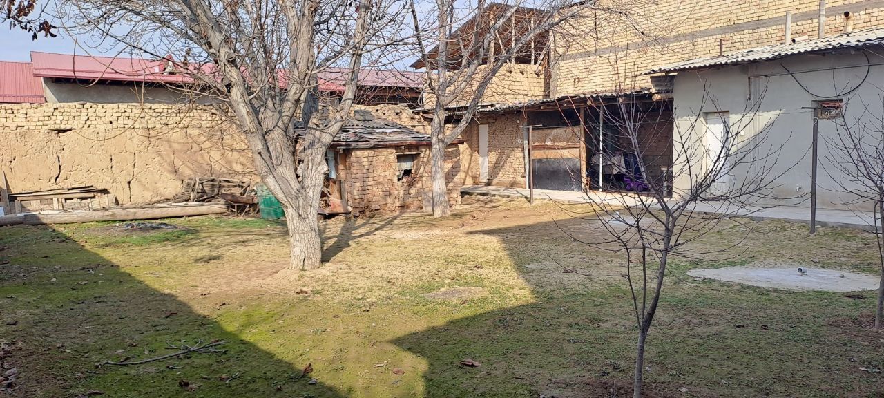 Ховли сотилади сотиги 15000$ ер хисобда