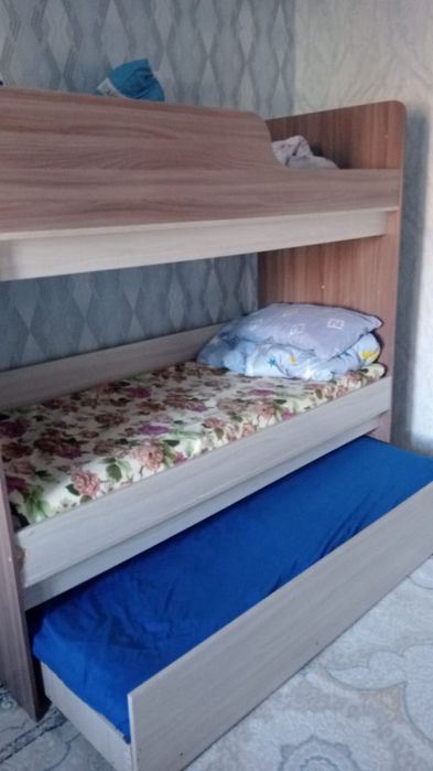 Продам кровать трехместную .размер 210 на 90.