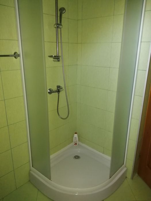 Cabine dus +cadita/Perete sticla dus nou