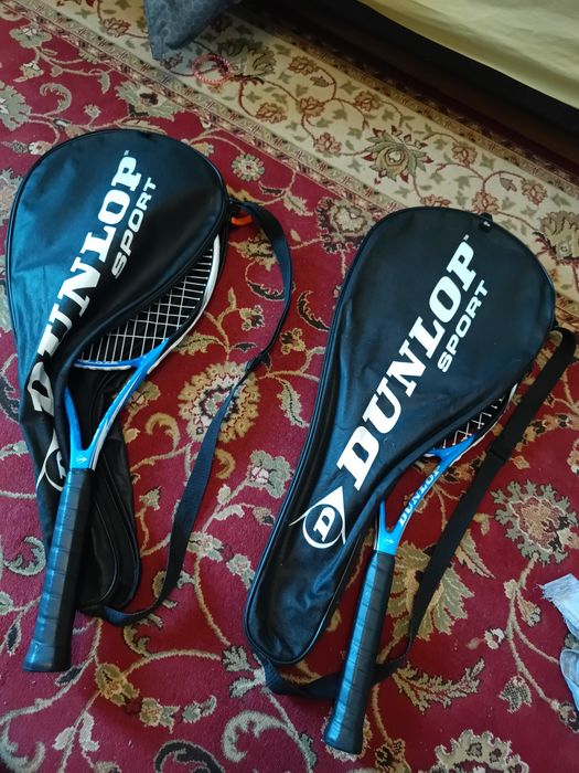 Rachete de tenis Dunlop și Wilson,