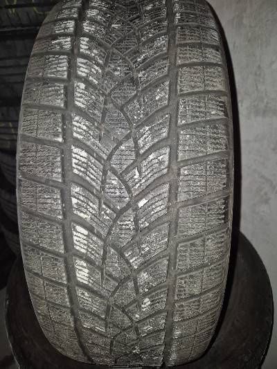 Зимни гуми Good Year