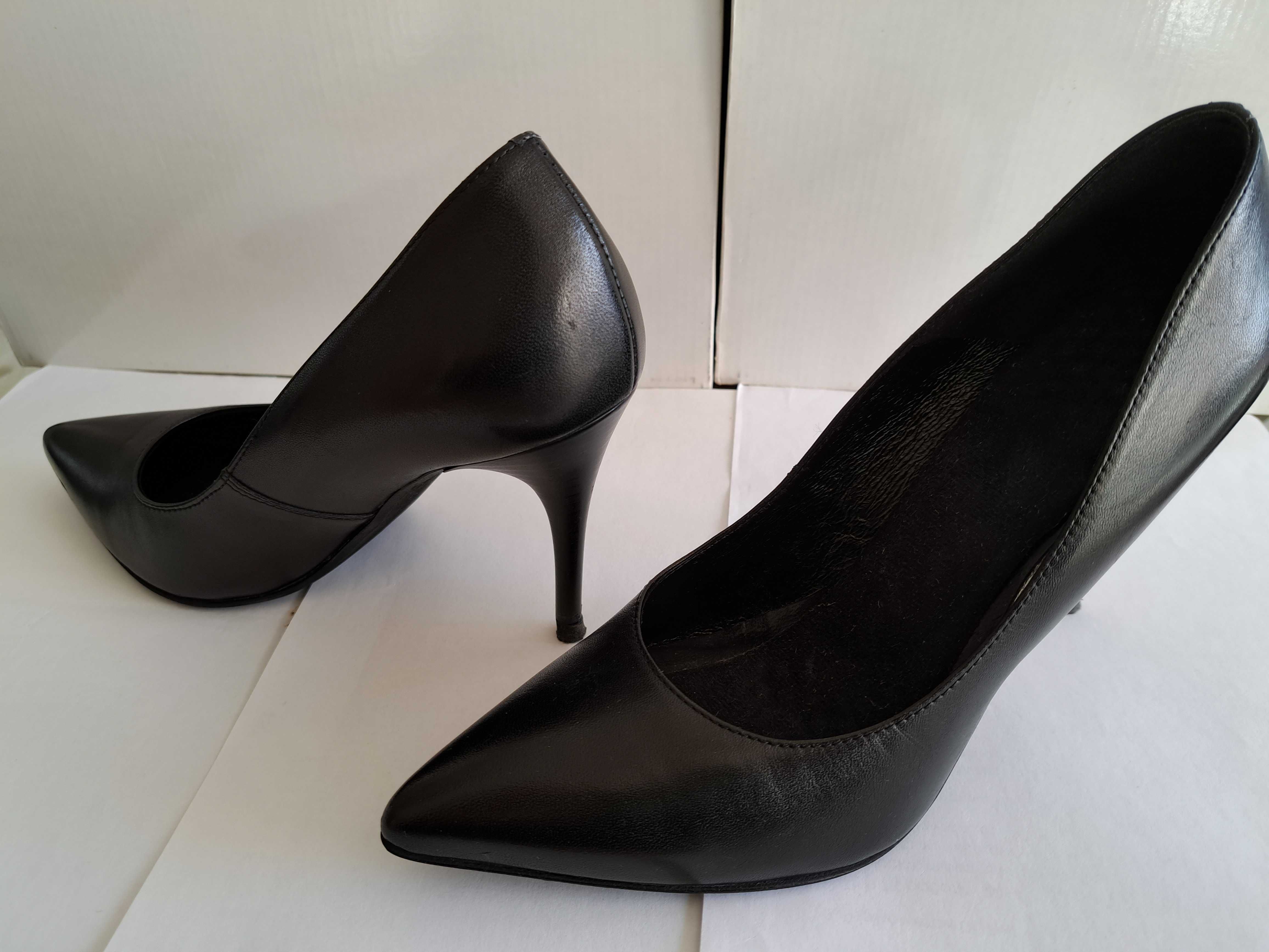 Дамски,черни официални обувки,номер38.50%НАМАЛЕНИЕ-От 49ЛВ.на 25лв.