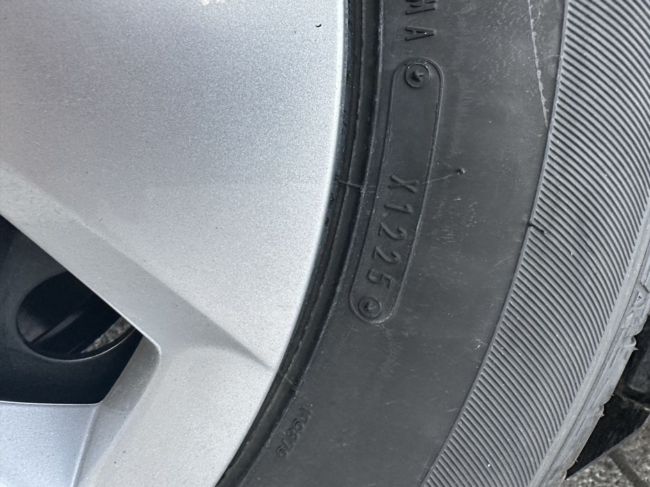 Vand 4 cauciucuri de vara Falken 205/65:16 folosite 1.000 km