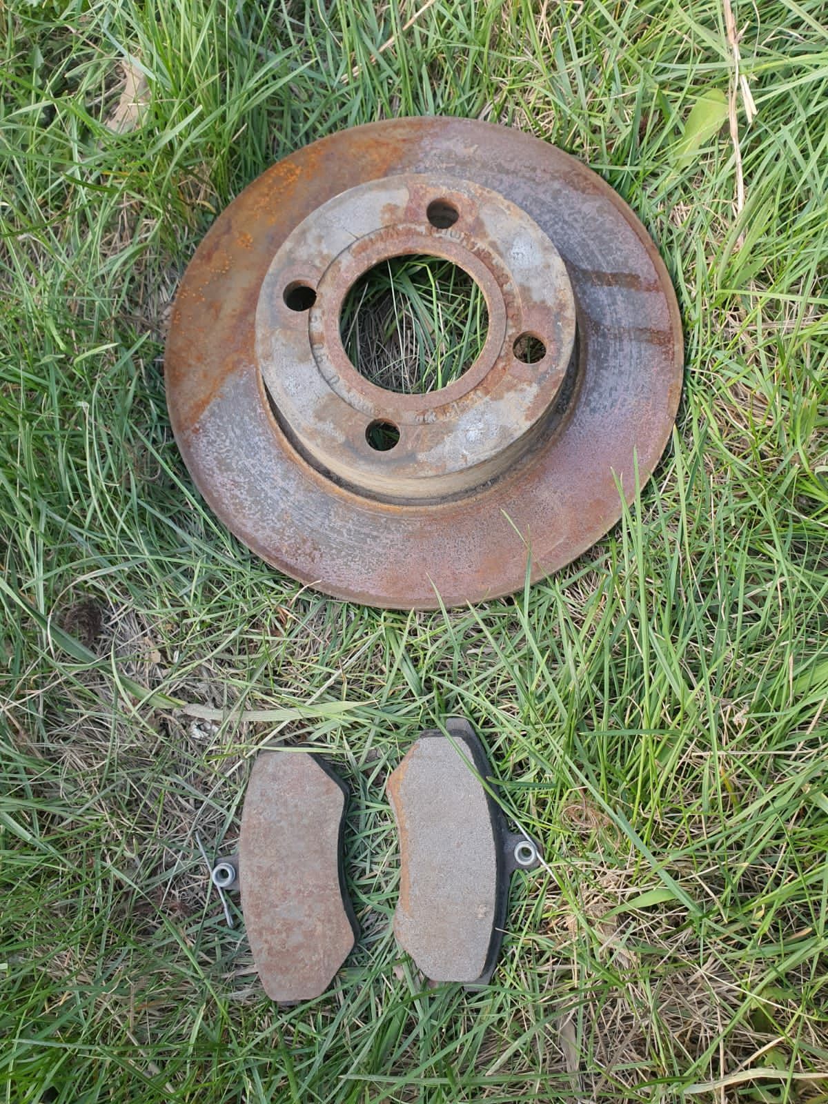Тормозной диск и колодки Ауди 80 б3