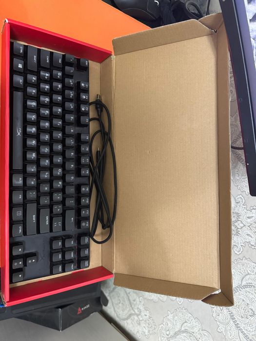 Продаю игровую клавиатуру HyperX