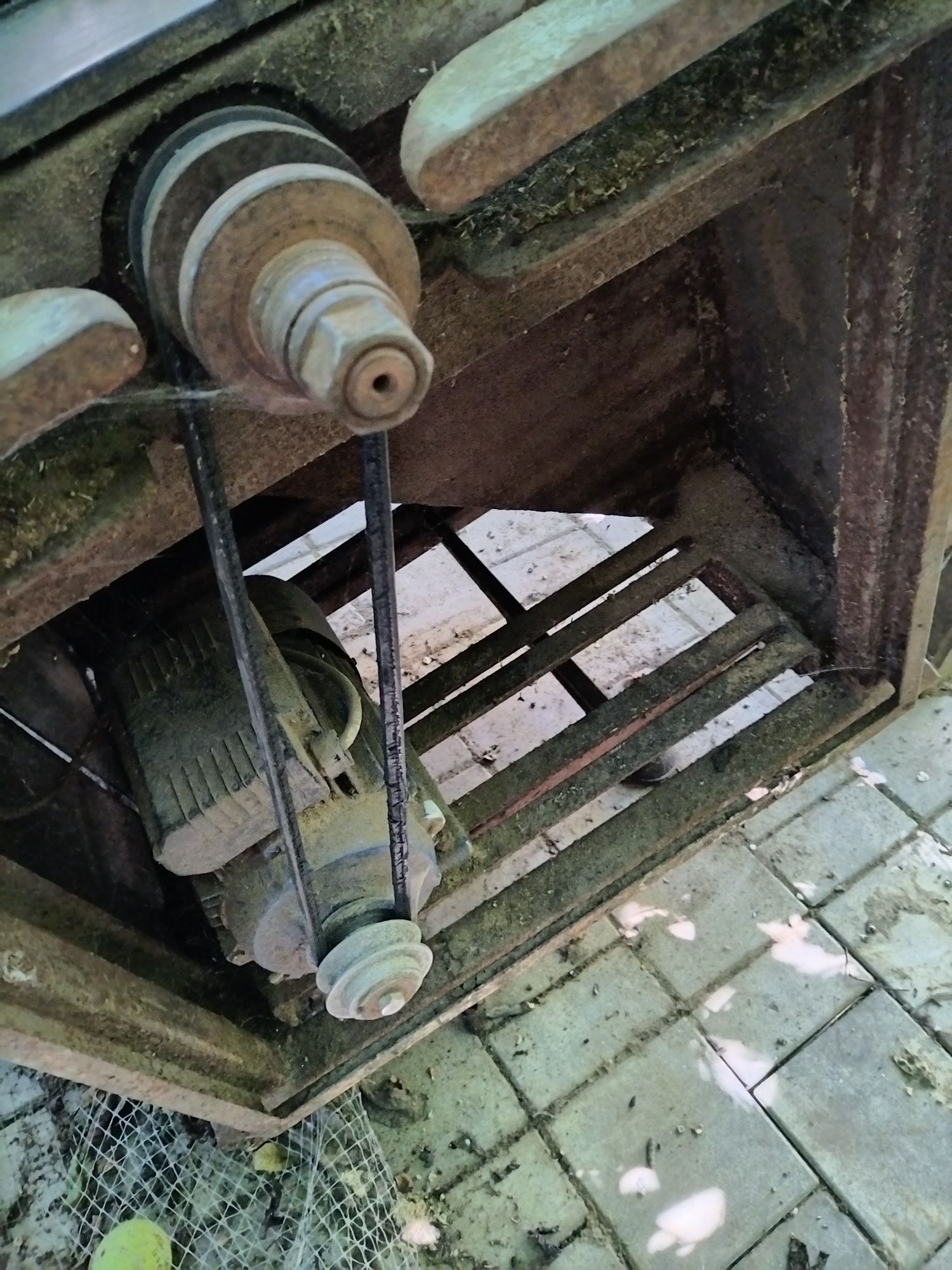 Țircula de tăiat lemne de vânzare în loc. Cristești Mureș. .
