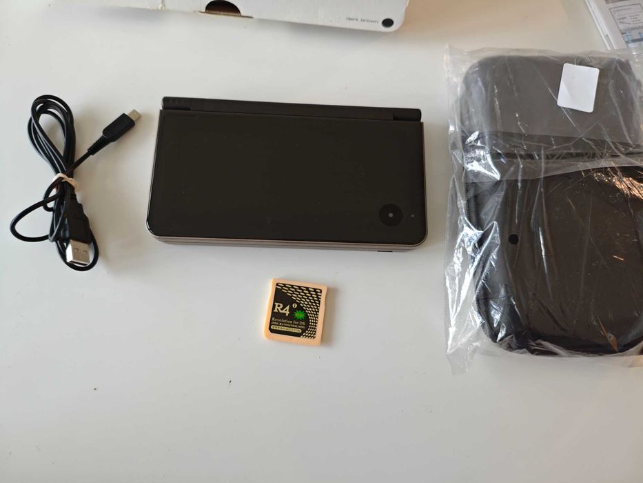 Nintendo DSi XL - Качени много игри