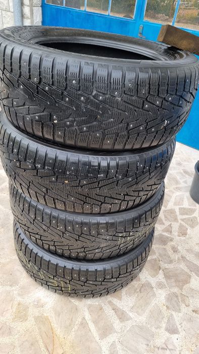 275 55 20  Nokisn зимни с шипове 4 броя.Замъка Ямбол