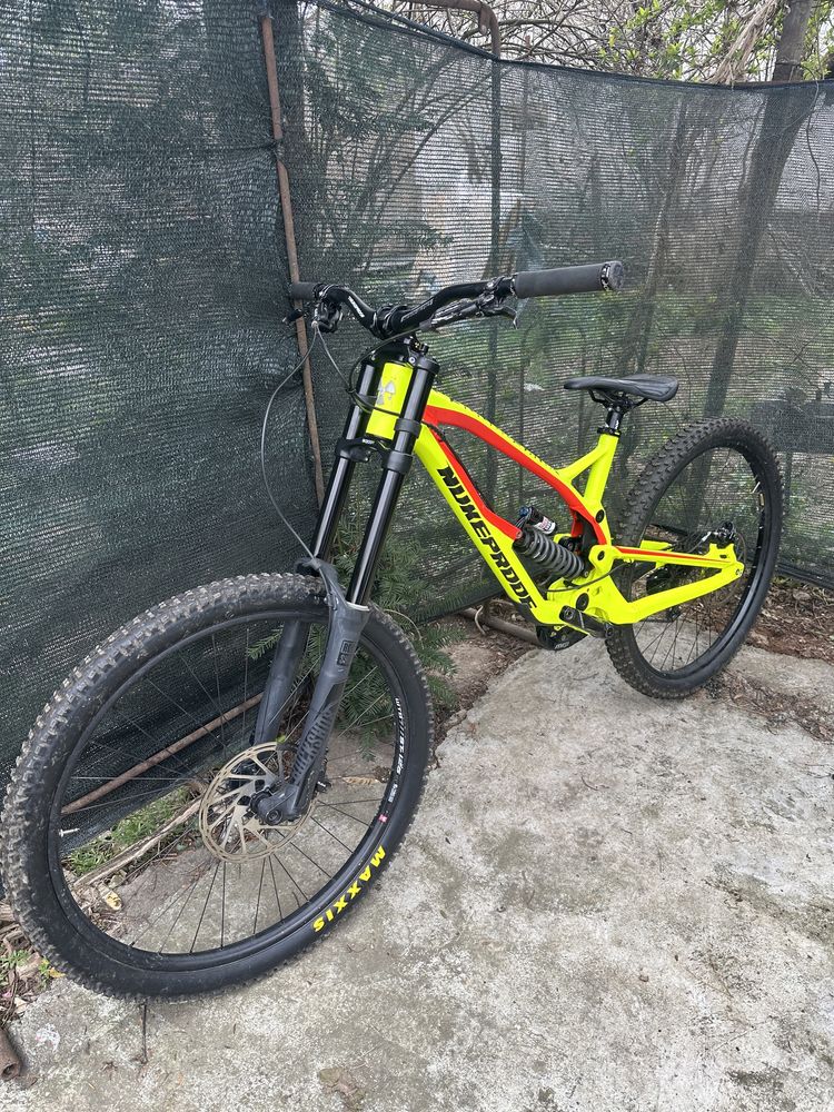 Nukeproof Pulse Comp Downhill Bike