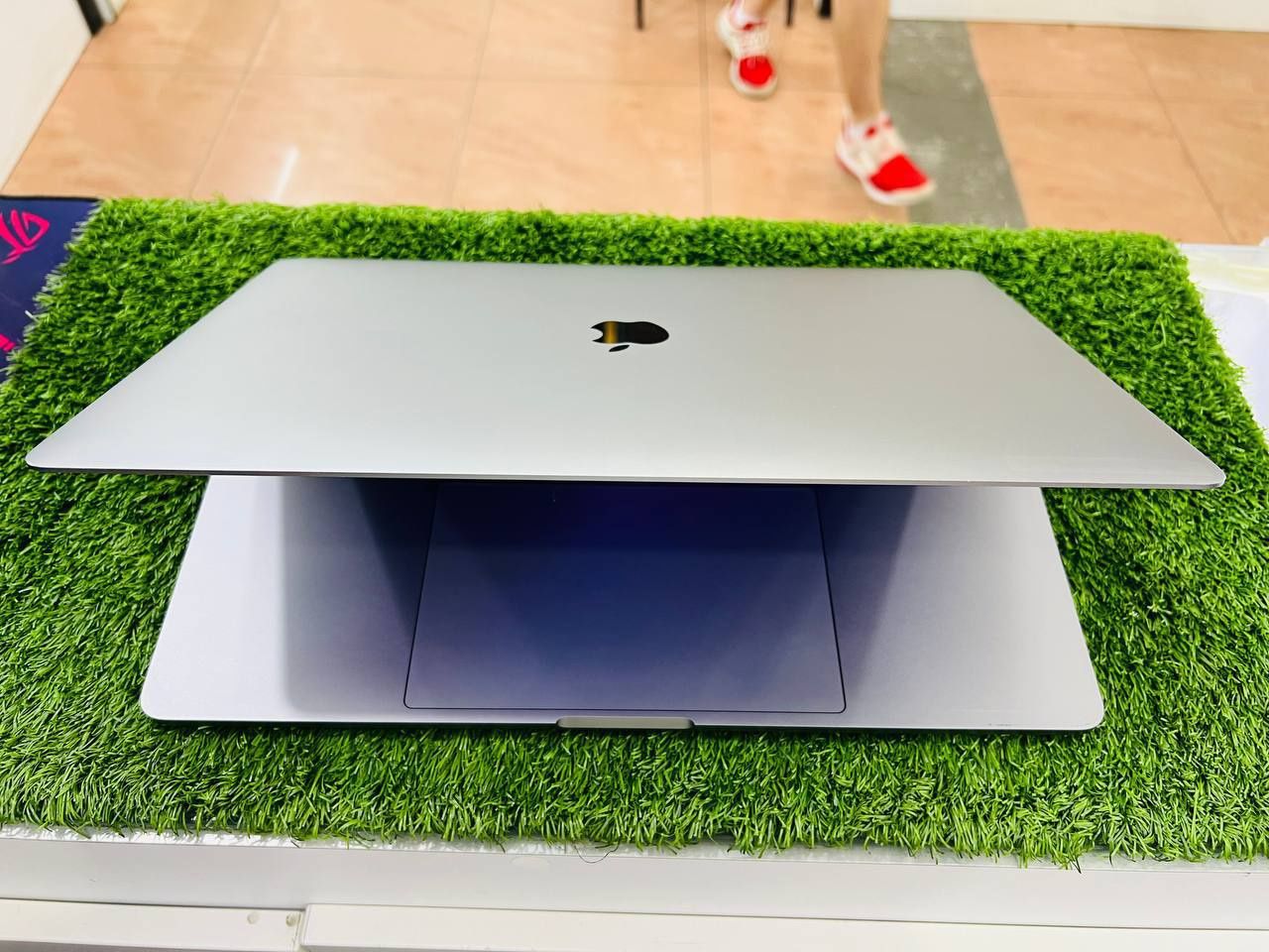 Macbook pro i7 Arzon narxda sotib oling