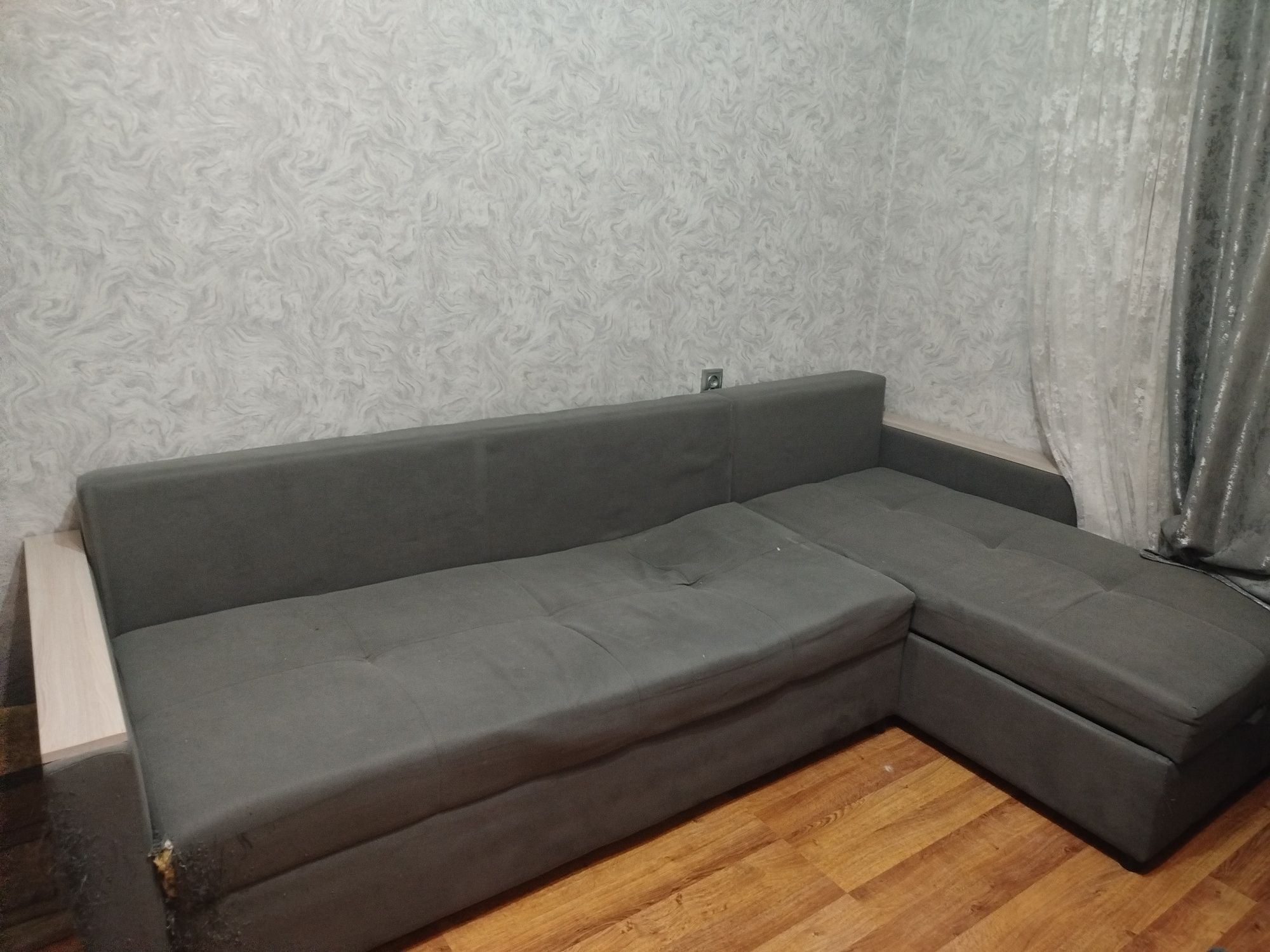 Продам угловой диван б/у
