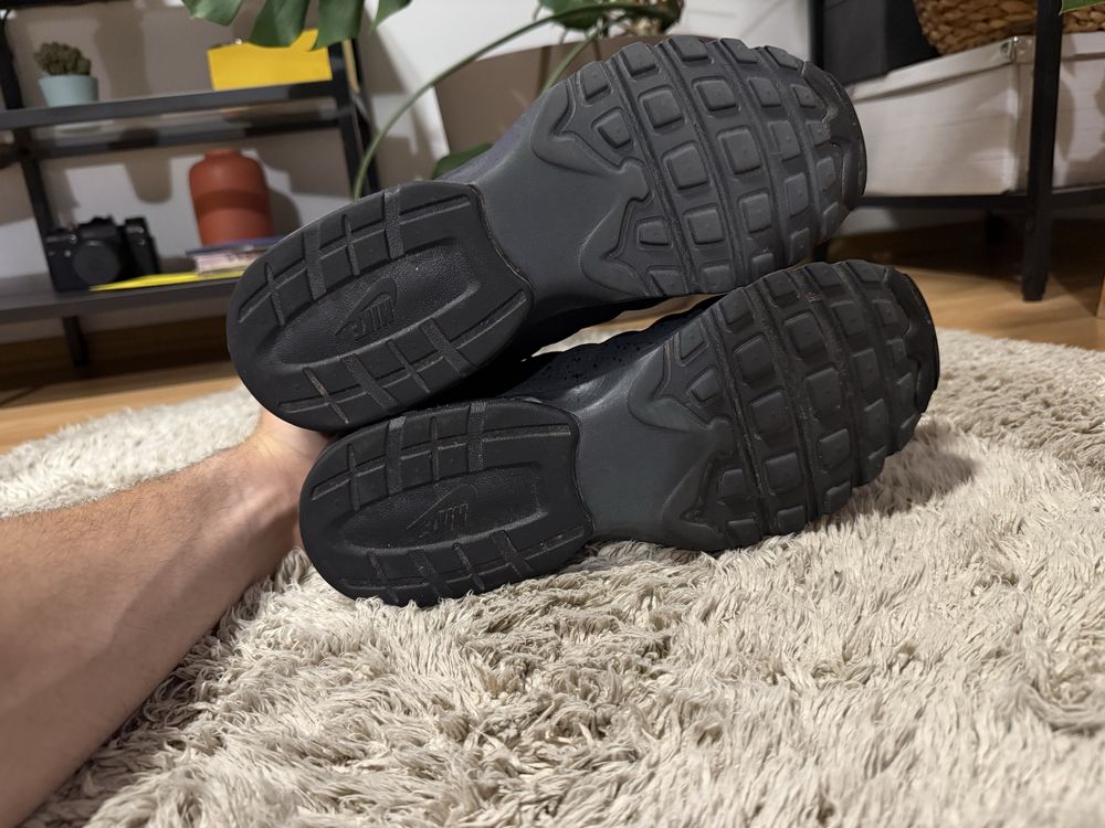Nike Air Max Invigor Mid