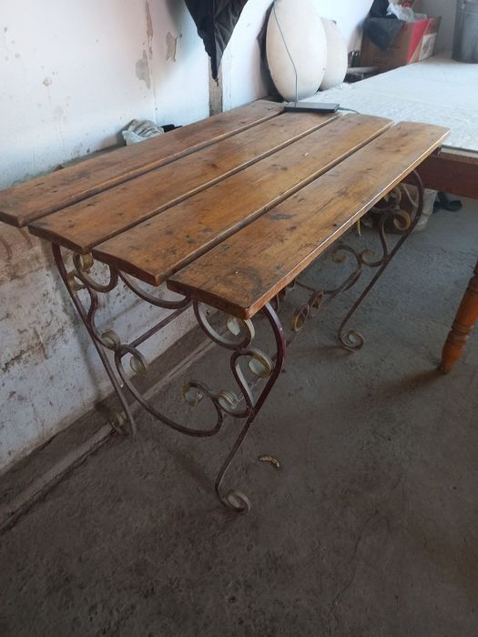 ustal kursi sotiladi