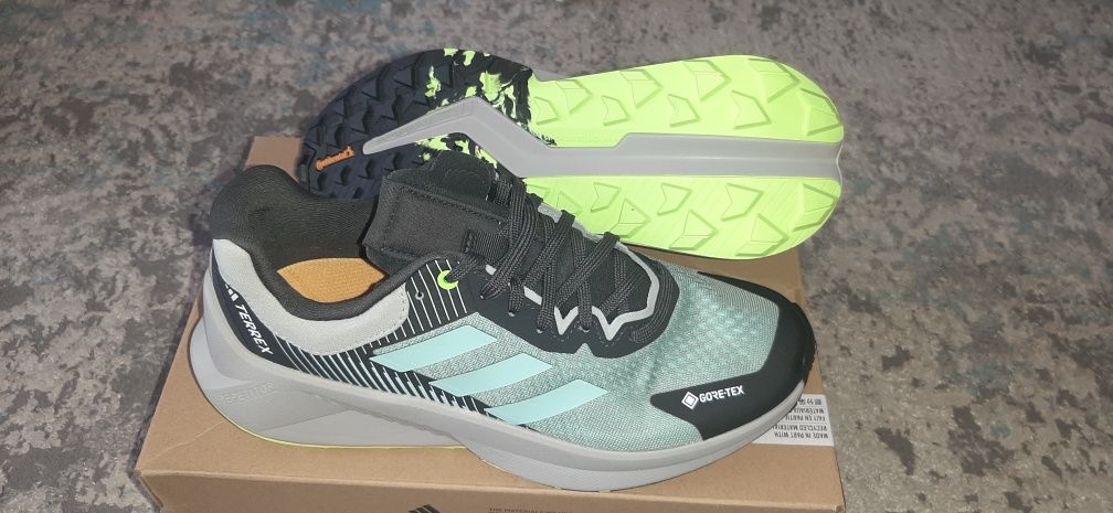 Кроссовки женские Adidas Terrex