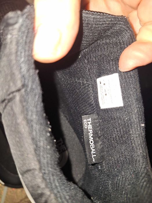 Ghete the north face  purtati foarte putin ,in stare foarte buna