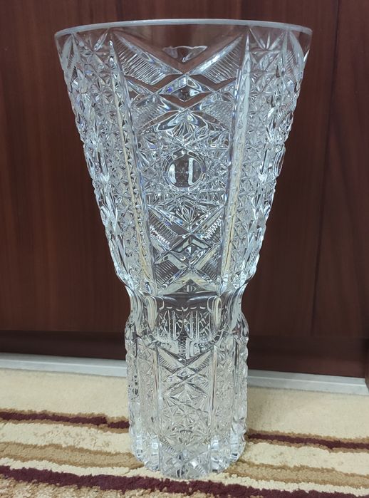Ваза хрустальная