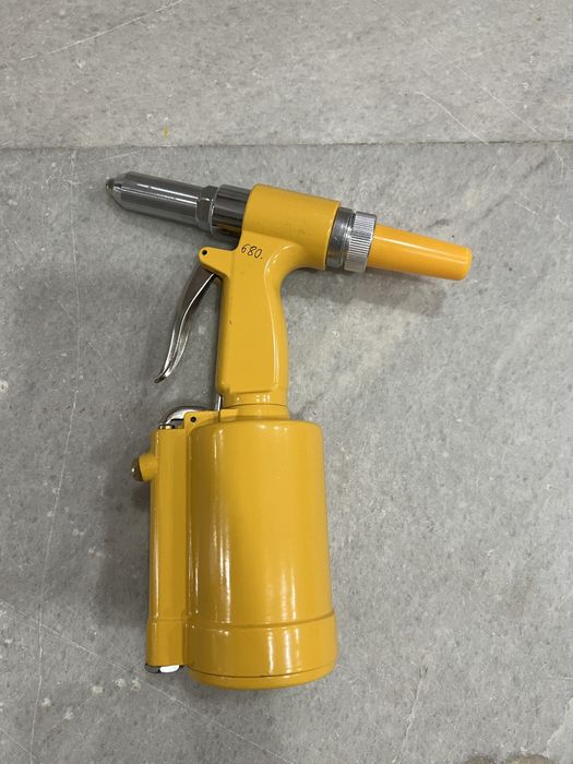 Заклепочник аккумуляторный клипатель 20v