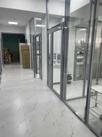 Изготавливаем алюминиевые офисные перегородки  витражные двери