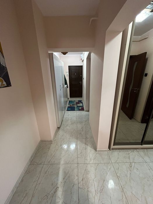 Inchiriez apartament