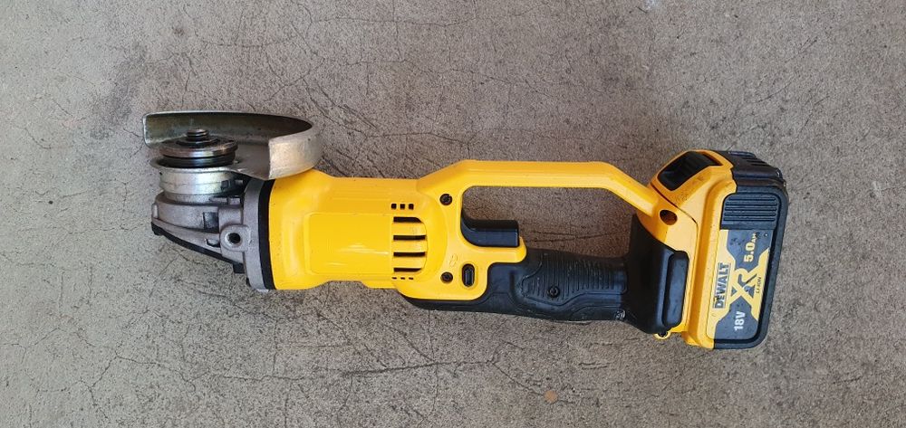 Flex dewalt pe baterii .