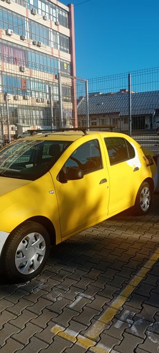 Vând Dacia logan