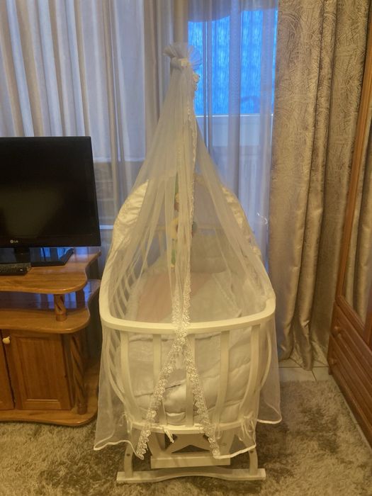 Дьрвено бебешко кошара