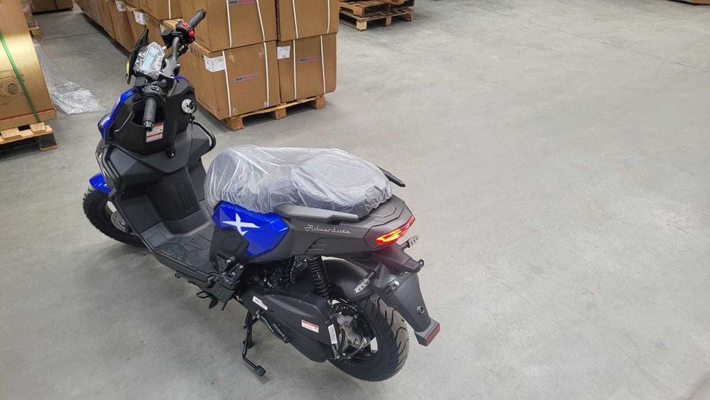 Scuter Rotakt Adventure Albastru-Gri 49 cmc, 2.2kW, Euro 5, Benzină