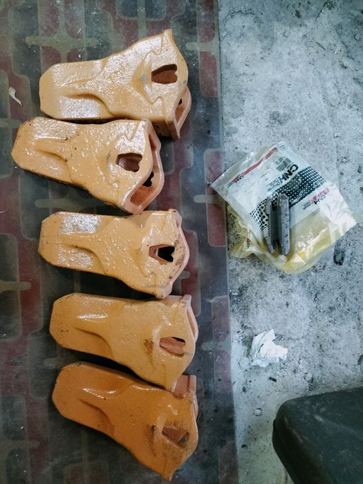 Dinți escavator pt cupa  nefolosite