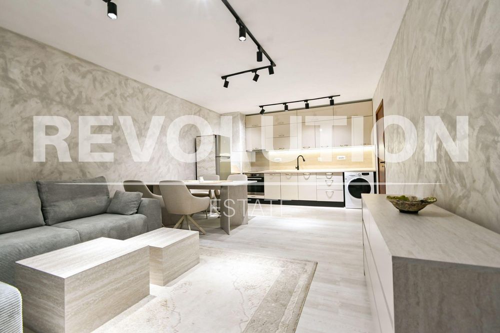 Двустаен апартамент в ж.к. Люлин 10