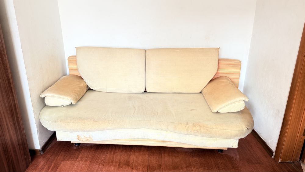 Продам диван с подушками