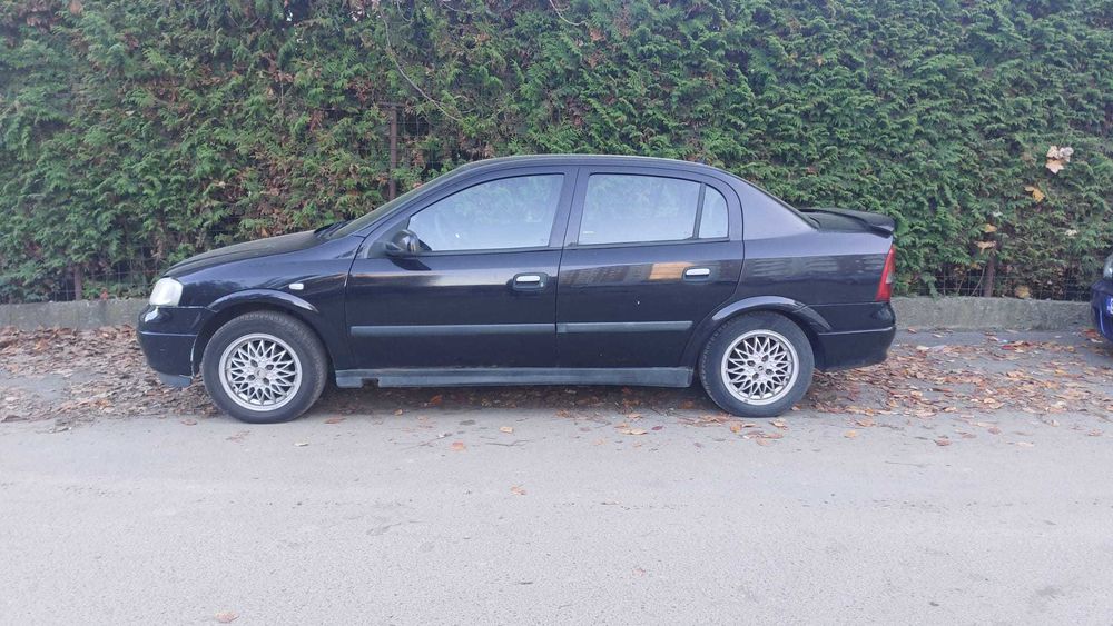 autoturism opel astra