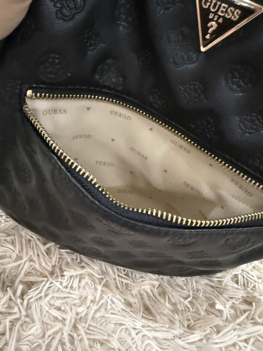 Дамска раница на Guess